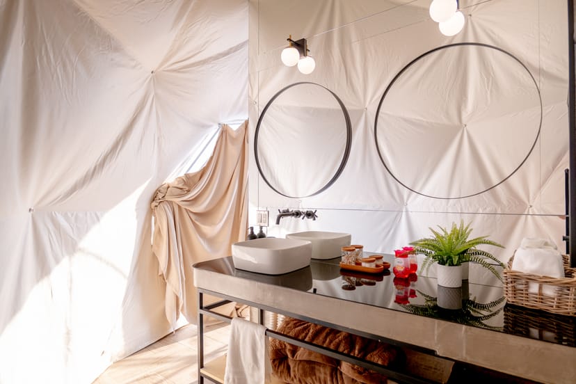 Glamping experience atmosphere